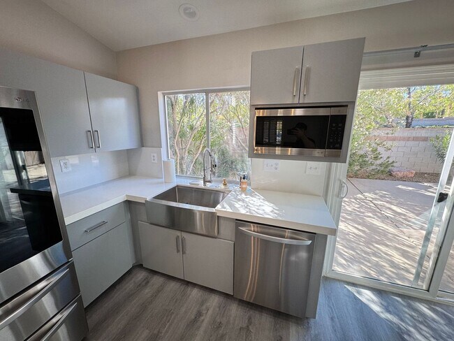 Foto del edificio - Fully Remodeled 3-Bedroom Home in 89144