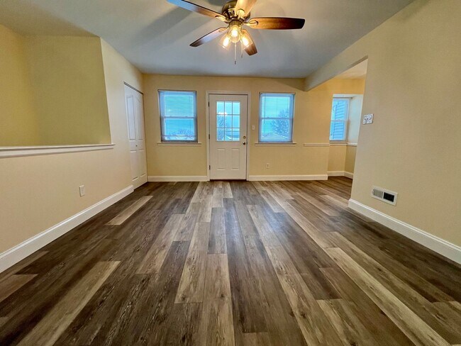 Foto del edificio - Stunning 2nd Floor Apartment in Telford! Parking Spot Included!