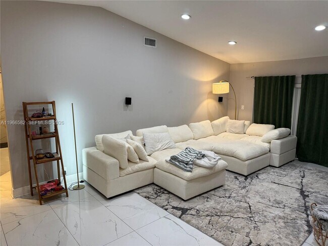 Building Photo - 20888 Sugarloaf Ln