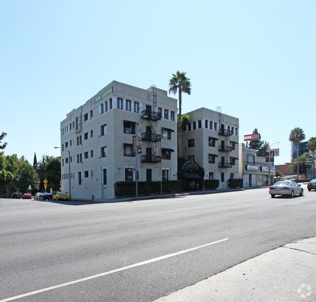 Building Photo - VIL - Villa Rosa