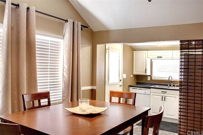 Foto del edificio - 565 Lakewood Ln