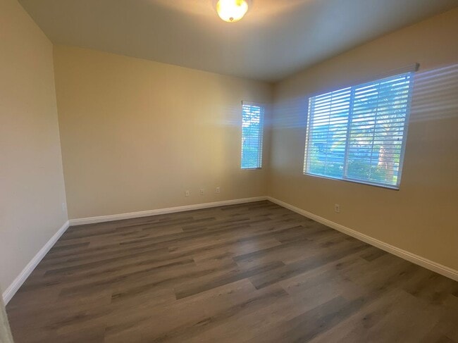 Building Photo - 25335 MacKenzie Ct