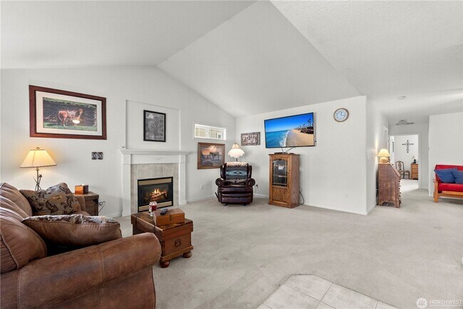 Foto del edificio - Quiet Updated Townhome in Prime Location!