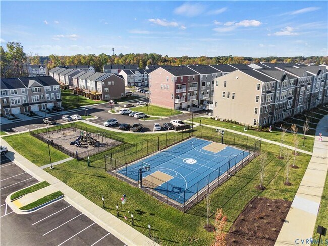Foto del edificio - 809 Birchwood Hl Pl