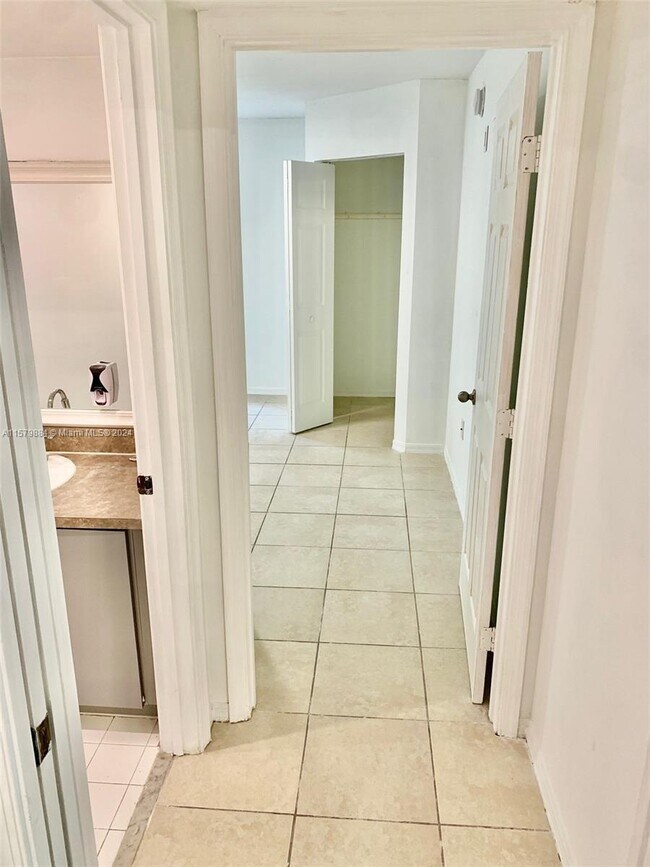 Foto del edificio - 11133 SW 8th St