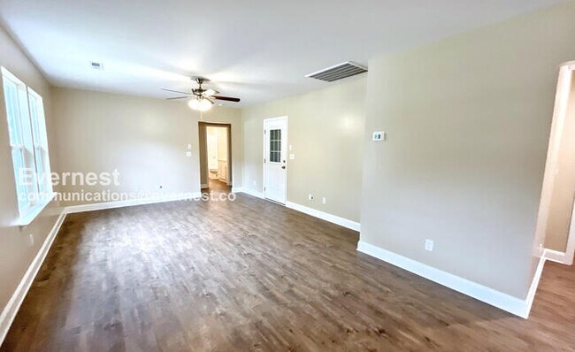 Foto del edificio - 8430 Springfield Rd