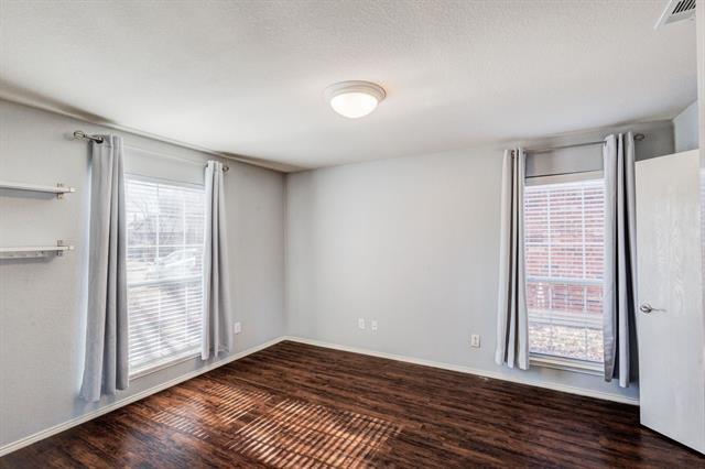 Foto del edificio - 9200 Warren Dr