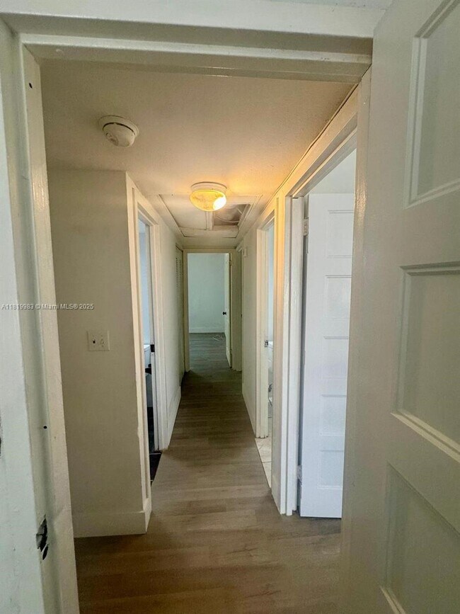 Foto del edificio - 6011 SW 69th St