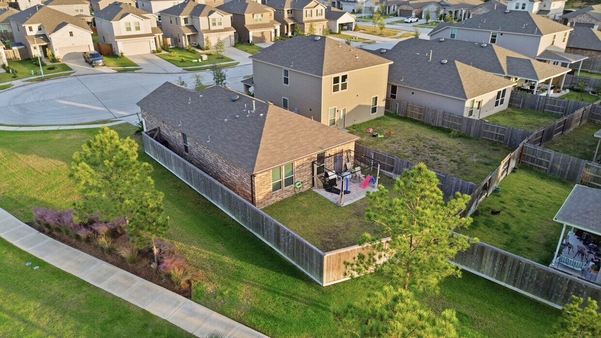 Foto del edificio - 16306 Fontana Ct