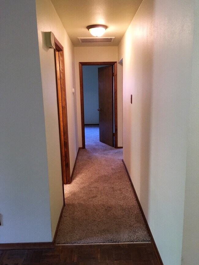 Building Photo - 847 Hueco Dr