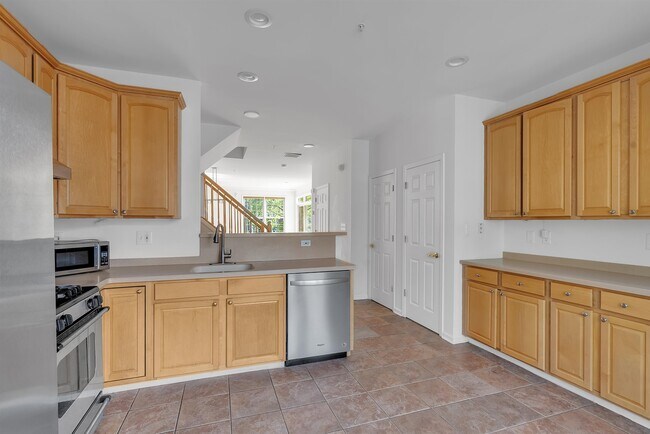 Foto del edificio - 451 Albany Ct