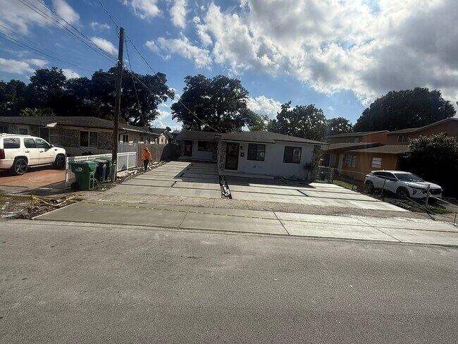 Foto del edificio - 7142 SW 22nd St