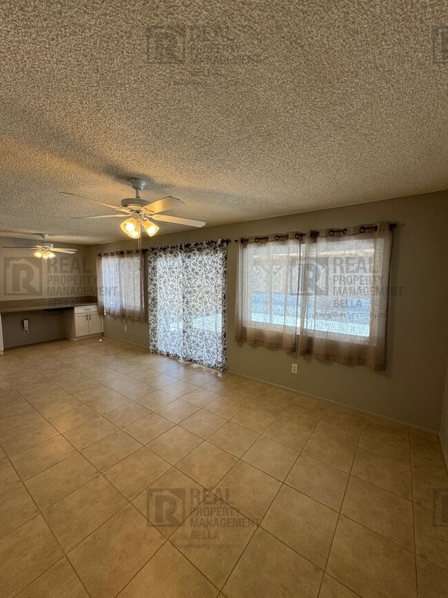 Building Photo - Move-In Ready 2-Bed, 2-Bath in Lake Elsinore