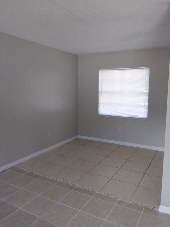 Foto del edificio - 1 Bedroom 1.5 Bath Near Downtown Eustis