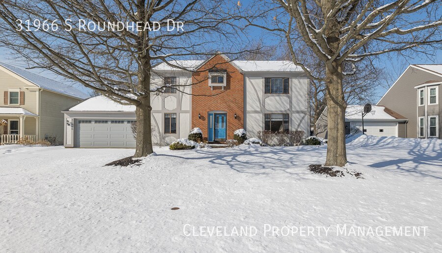 Large 4 Bedroom Solon Colonial House for Rent in Solon, OH