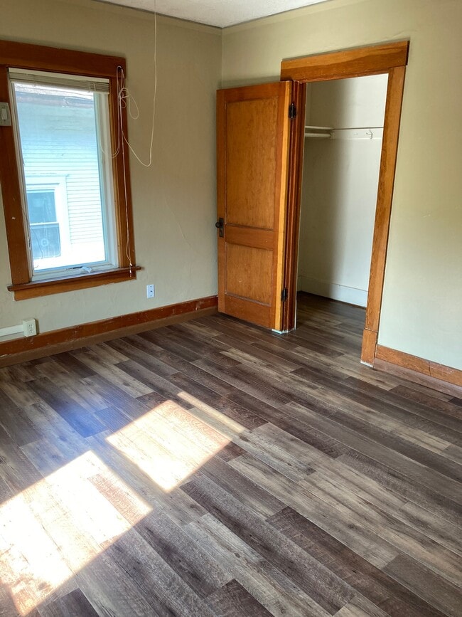 Building Photo - 614 N 5th St