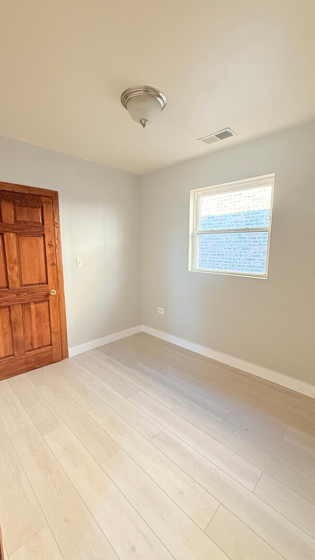 Foto del edificio - 2629 W Luther St