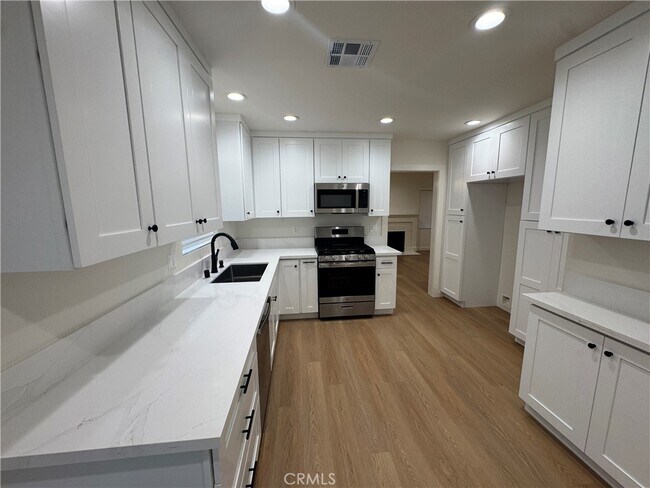 Foto del edificio - 15234 Kingsbury St