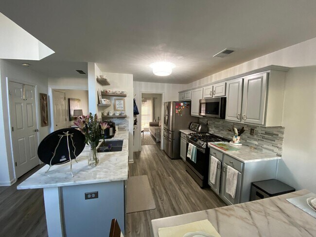 Building Photo - 4963 Banfield Ct NE