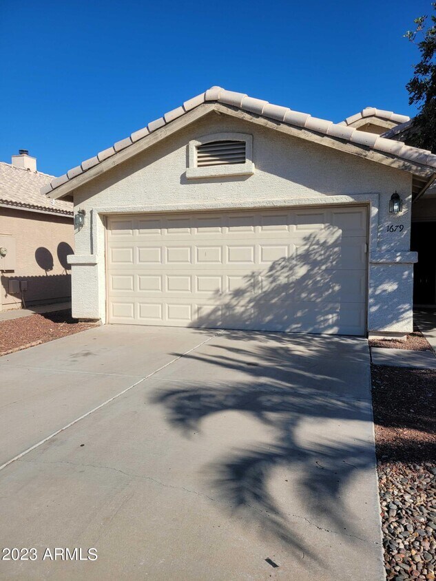 Foto principal - 1679 N La Fresa Dr