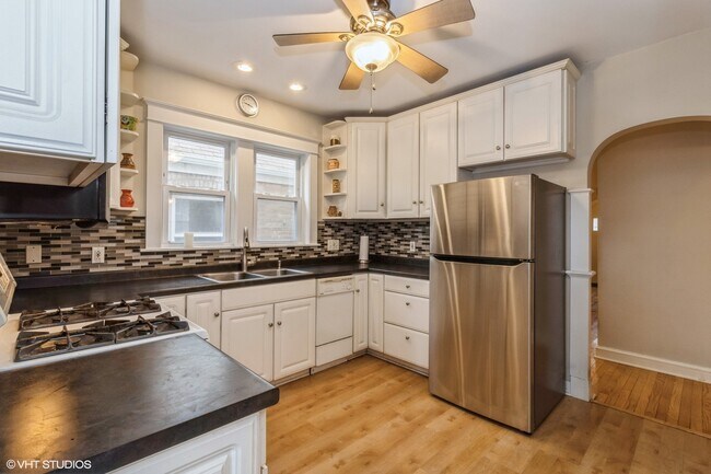 Foto del edificio - 4844 W Berwyn Ave