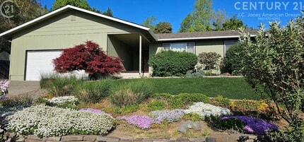 Building Photo - 807 NE Oregon Ave