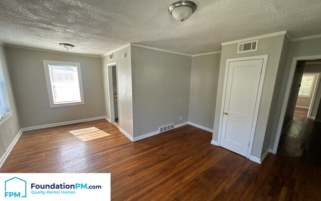 Building Photo - 123 Eastview Dr