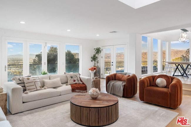 Foto del edificio - 3541 Multiview Dr