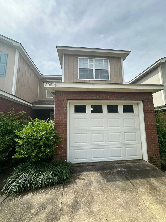 Primary Photo - Foxchase Subdivision