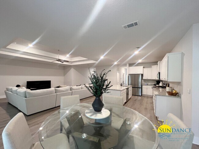 Foto del edificio - Beautiful 5 Bedroom Home in Hillwood Estates of Crestview!
