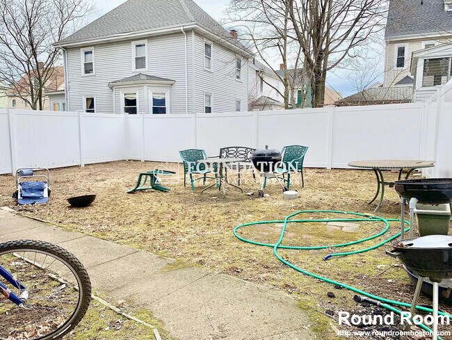 Building Photo - 68 Etna St