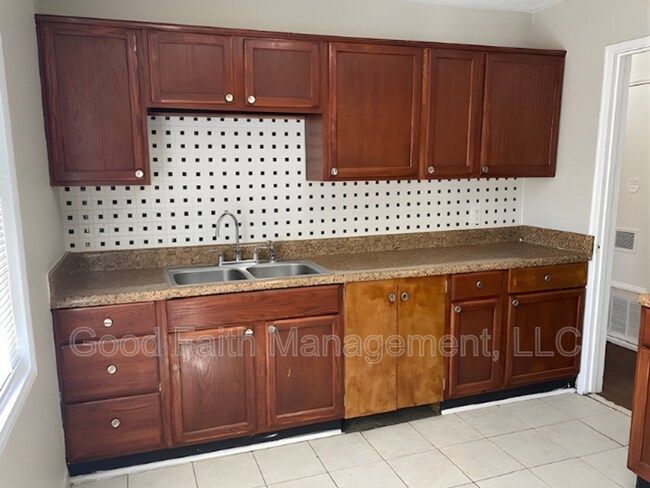 Building Photo - 2280 Darlington Dr