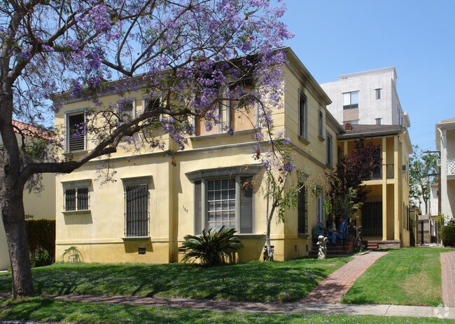 Building Photo - 157 N La Peer Dr