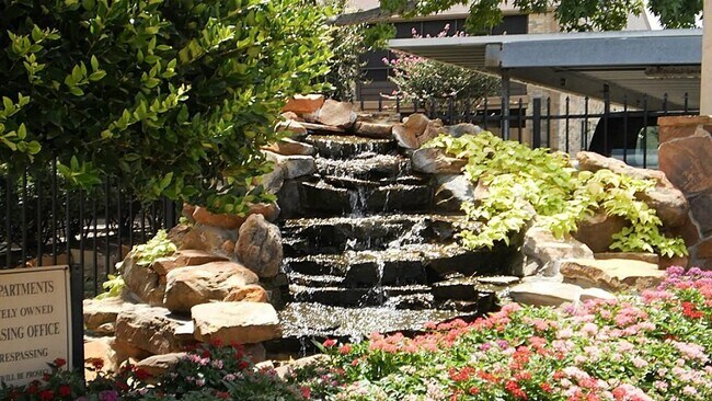 Foto del edificio - 10555 Turtlewood Ct