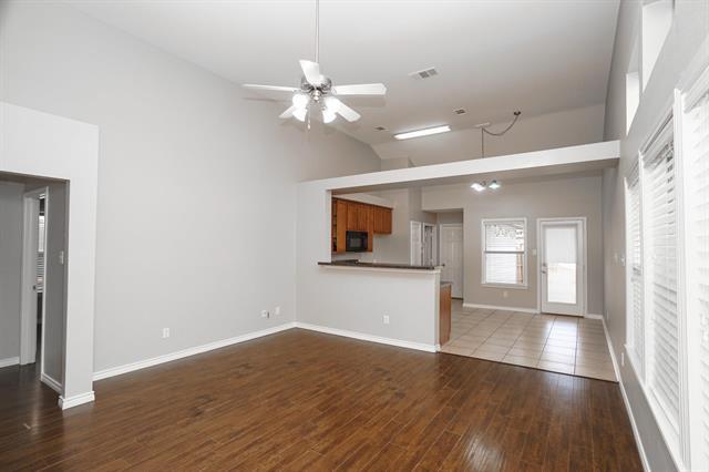 Foto del edificio - 9113 Wild Rose Ln