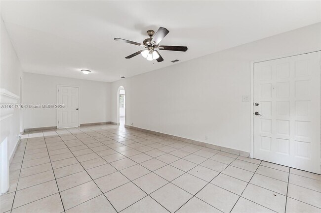Foto del edificio - 1059 NW 48th St