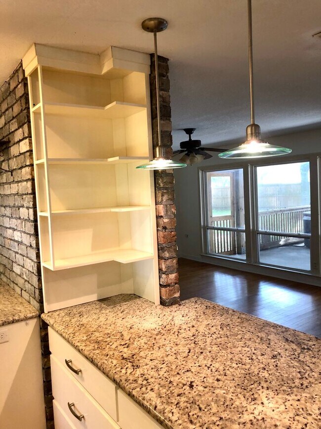 Foto del edificio - 6404 Shore Drive, Ocean Springs, MS 39564