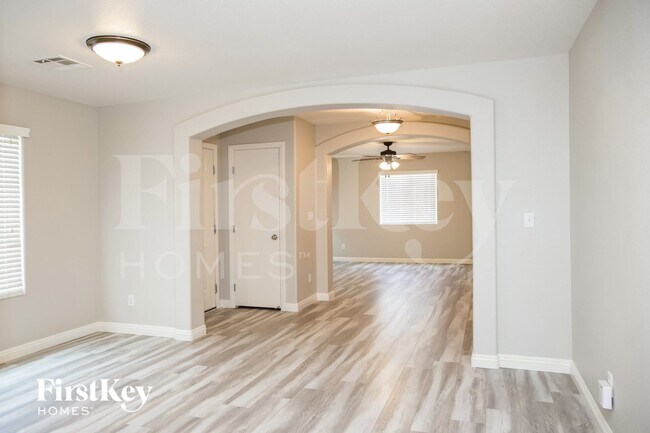 Foto del edificio - 6074 Peaceful Creek St