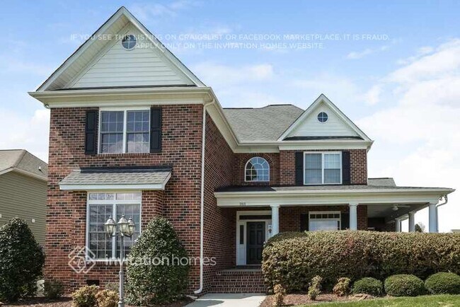 Foto del edificio - 3915 Lake Park Rd