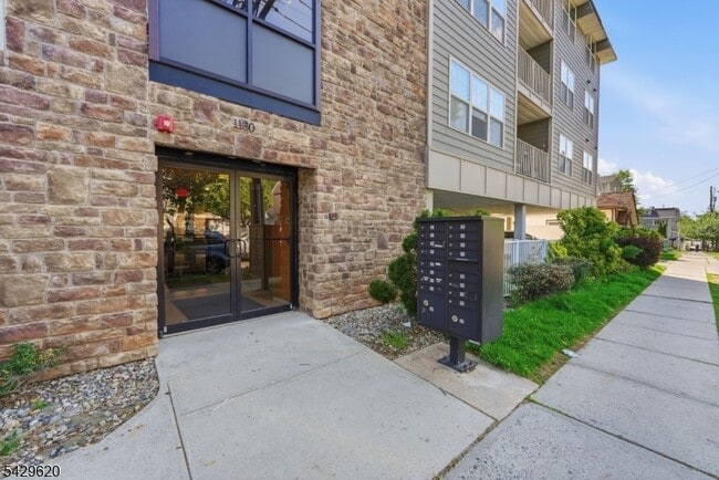 594-596 Jefferson Avenue Unit 104 - 594-596 Jefferson Avenue Unit 104 House