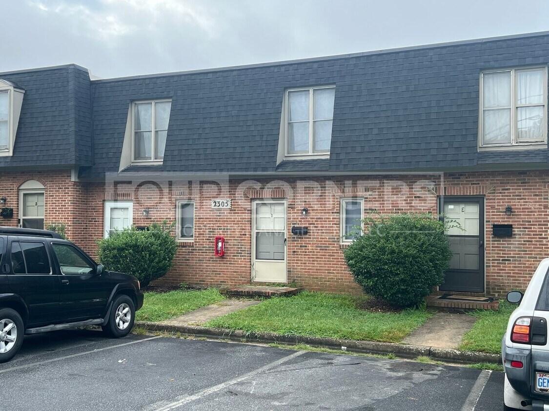 Primary Photo - Spacious 2 Bedroom 1.5 Bath Townhome