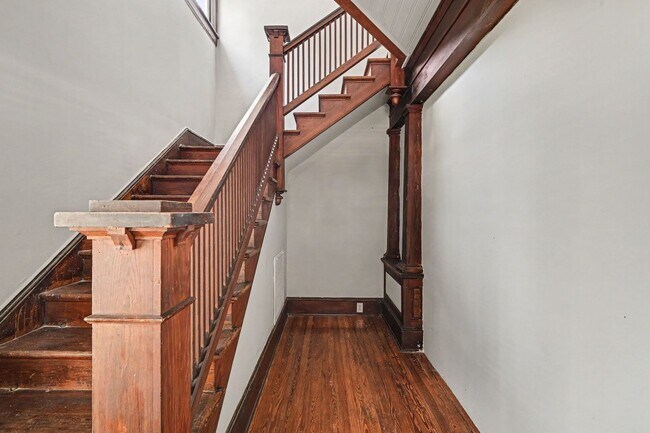 Building Photo - 309 S Park Ave
