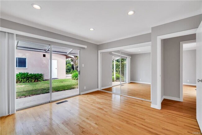 Foto del edificio - 43 Coronel Plaza