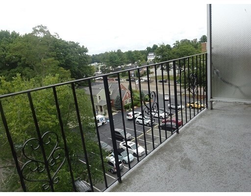 Foto del edificio - 1321 Worcester Rd
