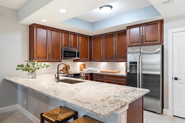 Building Photo - 814 Bay Colony Dr S