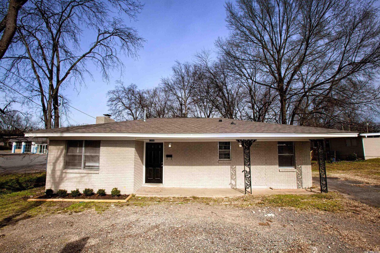 Primary Photo - 1107 Parkway Dr