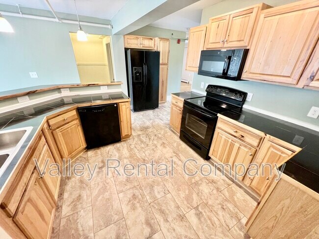 Photo - 132 Middle St Apartment