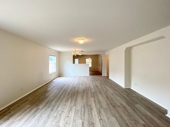 Building Photo - Welcome home to 16511 Caballo Valley!