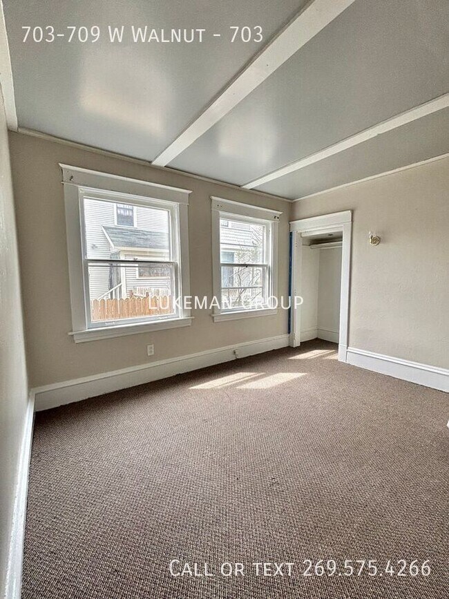 Building Photo - 703-709 W Walnut-703