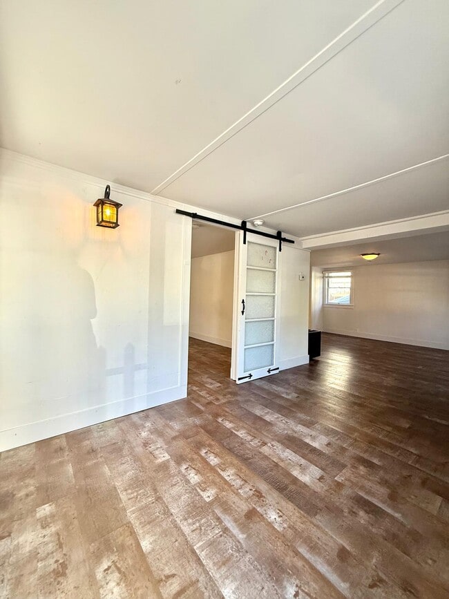 Building Photo - 315 1st St